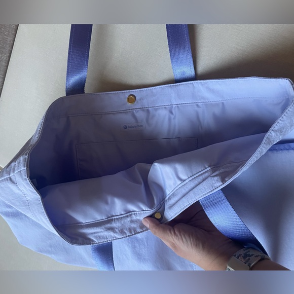 Lululemon Daily Multi-Pocket Tote Bag 20L - Serene Blue/Dusty Lilac - Picture 6 of 13